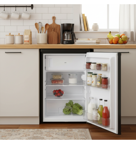 Mała lodówka z zamrażarką 109L czarna Smith&Brown SFTTF-212-BE3 w kuchni